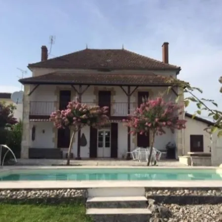 5-bedroom House With Pool At Edge Of Small Village Holiday home