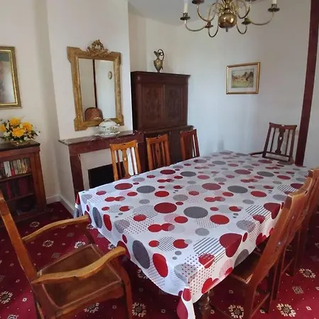 5-bedroom House With Pool At Edge Of Small Village