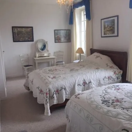 5-bedroom House With Pool At Edge Of Small Village 度假居 Laparade